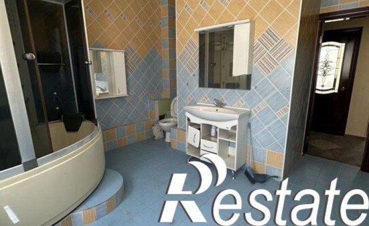 4-комн квартира улица Дзержинского, 20,  д. 20