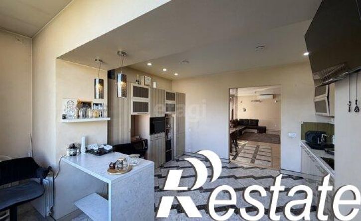 8-комн квартира улица Бумагина, 8Б,  д. 8Б