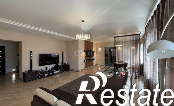 8-комн квартира улица Бумагина, 8Б,  д. 8Б