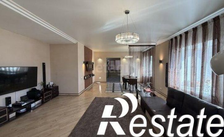 8-комн квартира улица Бумагина, 8Б,  д. 8Б